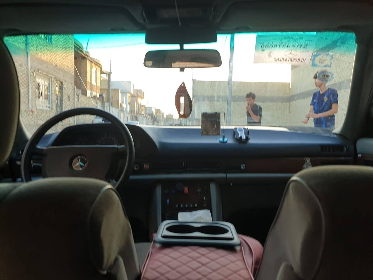 مرسيدس جامبو. رقم بغداد
للبيع   مرسيدس 
سيارة محرك بلادي
حداديه وسط
تخم تاير باتري جديد
عوزها التبريد
للتواصل واتساب
***********
مكان السياره النجف
السعر. 65.
