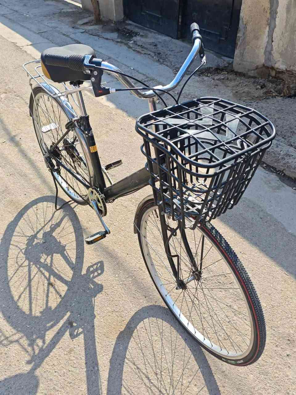 سلام عليكم بايسكل بناتي حجم 27 حاوية ياباني
الباسكل كلش نضيف مابي اي نقص 
كير 7 نمر 
كشن طبي 
سعر 90 قفل غير قابل للتفاوض و العملة
مكاني البياع الرسالة الثانية 
للتواصل *********** بي واتساب
