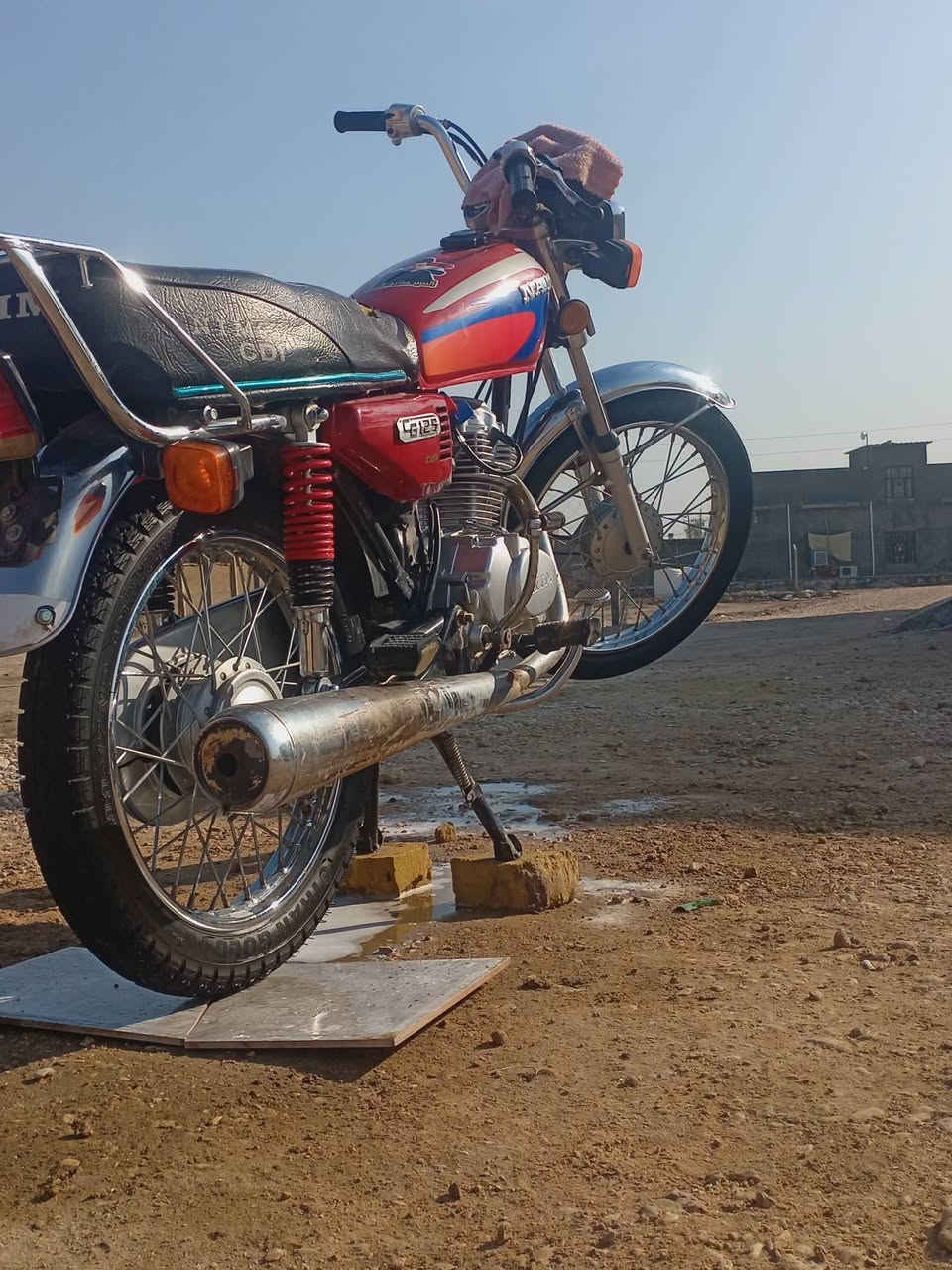 سلام عليكم نامه للبيع 24جديده مكاني حله شارع نجف يم جامعة بابل السعر650,وبيها مجال***********
