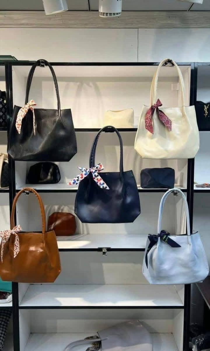 حقائب نسائية كوالتي عالي موديلات تجنن والأسعار مناسبه السعر القطعة 5الاف وأيضا متوفر جمله الأسعار مناسبة متوفر توصيل الجميع محافظات العراق بس 5الاف التواصل معنا ع واتساب ***********
اساعو بالحجز قبل نفاذ كميه محدودة السبب الوضع حدود مسدودة ماكو اي بضاعة اهل البيجات او محلات اخذو قبل العيد
