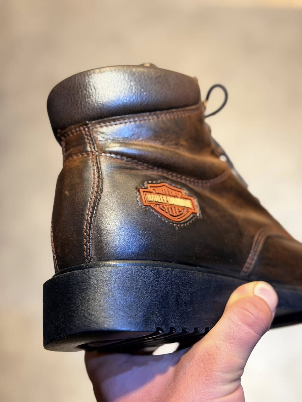 بوت هارلي دافيدسون اصلي 🔥
قطعه نضيفه جدا لون مميز 
قياس 43 
سعر 60 الف 
يوجد خدمه تواصيل جميع المحافظات 
***********
