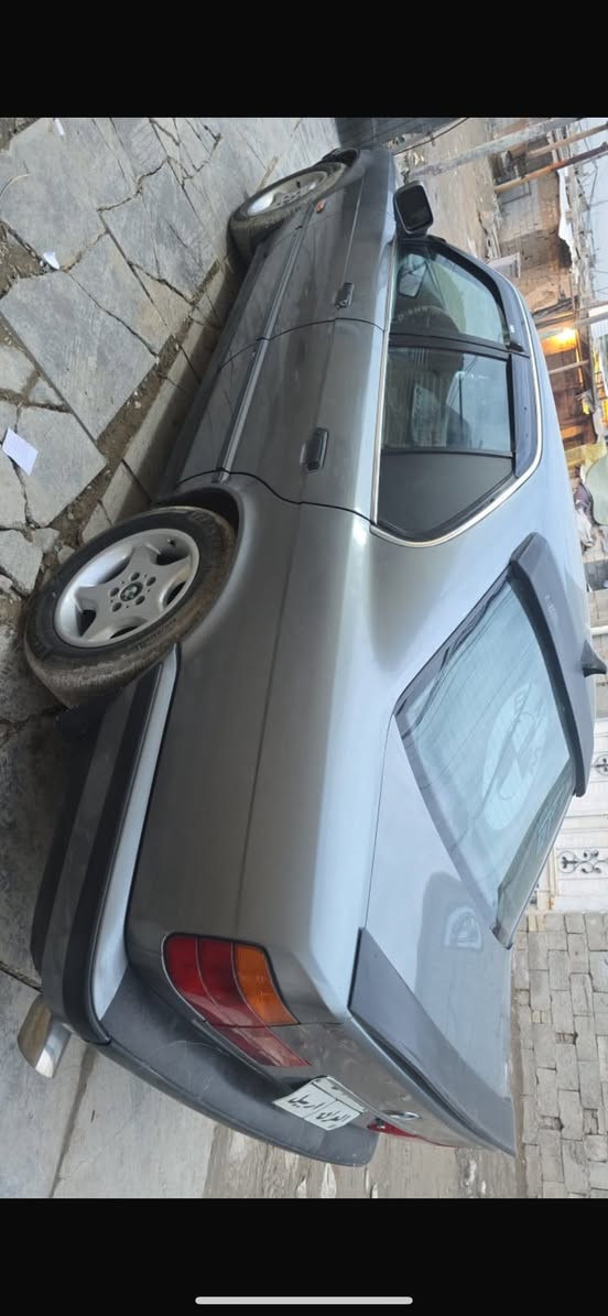 السلام عليكم بي ام للبيع موديل ٩٠ سياره حيل نضيفي كلشي بيه بلدي مسكر ٢٠ كير عادي ***********
