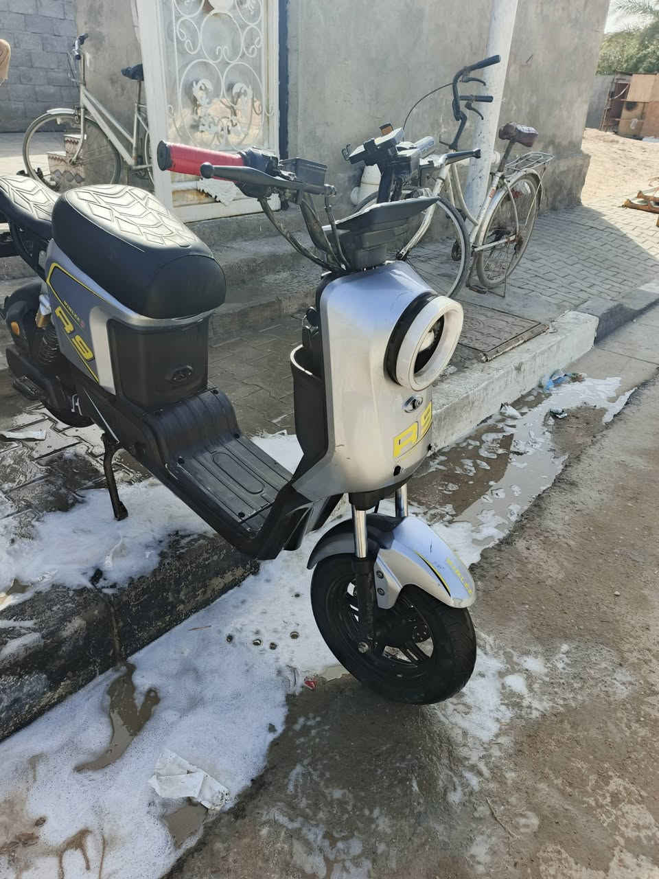 السلام عليكم دراجه شحن للبيع موديل 2025 بطاريه 32 #***********
