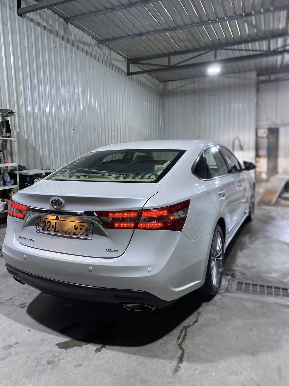 سلام عليكم افلون 2013 
مواصفات xle خليجي 
بيها قطعتين صبغ بدون حادث اثر شخوط فقط 
جاملغ السائق + جاملغ خلفي جه السائق
كفاله كير مكينه صدر امامي خلفي تايرات جدد 
رقم اربيل سنويه جديد ما بيها نقص السياره 
السعر 215 وبيها مجال 
عنوان بغداد 
رقم الهاتف ***********
