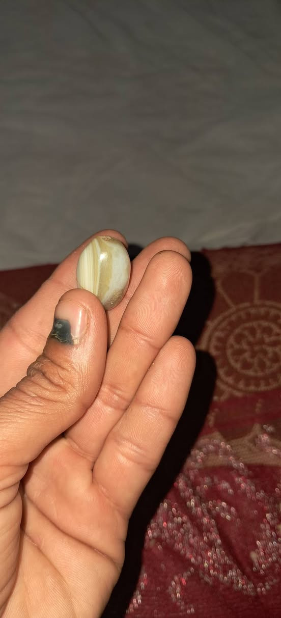 حجر كريم للبيع ***********
