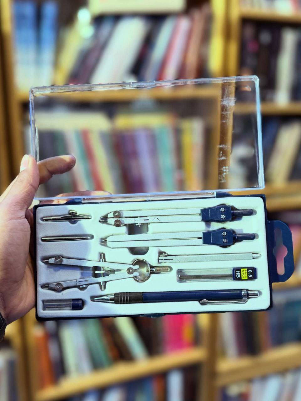 ✨سيت عدة فرجال ✨

🌟تميز في صفك بلمسة خاصة.. أدواتك تعبر عن ذوقك الرفيع🌟

يتكون السيت من :
📌الفرجار (Compass)
📌المفصل (Spring Bow Compass)
📌قلم حدد (Mechanical Pencil)
📌علبة حدد (Lead Refills)
📌وصلة مسند (Extension Bar)
 
#بسعر 7.000

العنوان:- المثنى _ الرميثة _القشلة_ مقابيل دائرة الري 
يتوفر لدينا توصيل لجميع المحافظات العراق 
للحجز والاستفسار يرجى مراسلتنا على التلكرام 
@a_aa62


**إذا كنت صاحب هذا الإعلان وتريد حذفه لأي سبب، رجاءا أرسل رسالة إلى الدعم الفني**