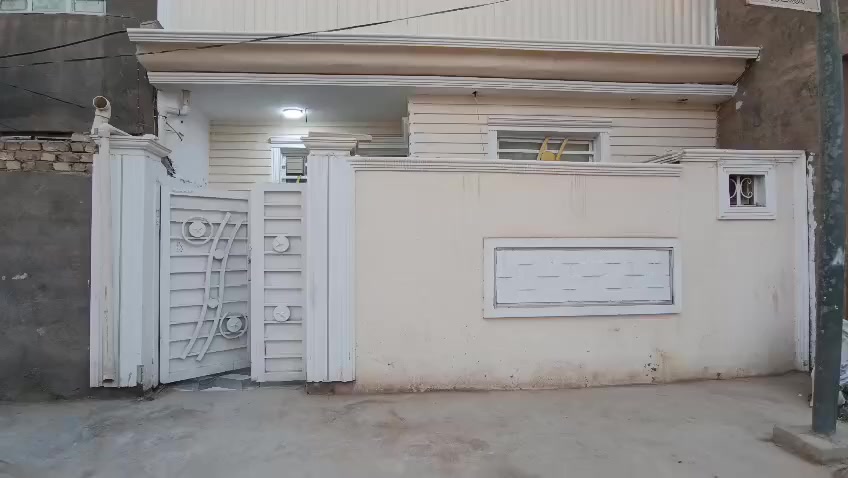 بيت للبيع المساحة 85م طابقين  3غرف مع استقبال وصاله يباع مع الاثاث. العنوان / حي سومر الثانية. المدخل الاول البوبيات مقابل شركة اليساري فرع جامع الرحمن قريب على الشارع. والمدخل الثاني . فرع الجنسية القديم أو الاسعاف الفوري في الحر عليه السلام . عرض الفرع 6م
الاتصال على الرقم ‏‪*********** سند 25 علما باان منطقه مجاري وجاري العمل بالمقرنص. يبعد عن الامام الحسين ٥ دقائق بسيارة
