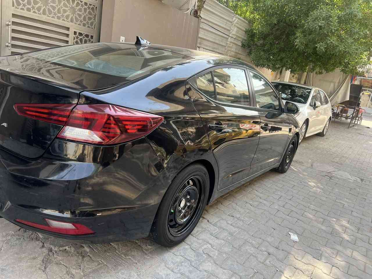 السلام عليكم النتره مديل ٢٠ السياره فول وارد كندي مكينه ٢٠٠ دوش كير ايتي السياره بيهه صبغ جاملغ وبنيد نفسهن مصلحات ماشيه ٨٧ السعر ١١٥ وبيهه مجال العنوان بغداد ***********
