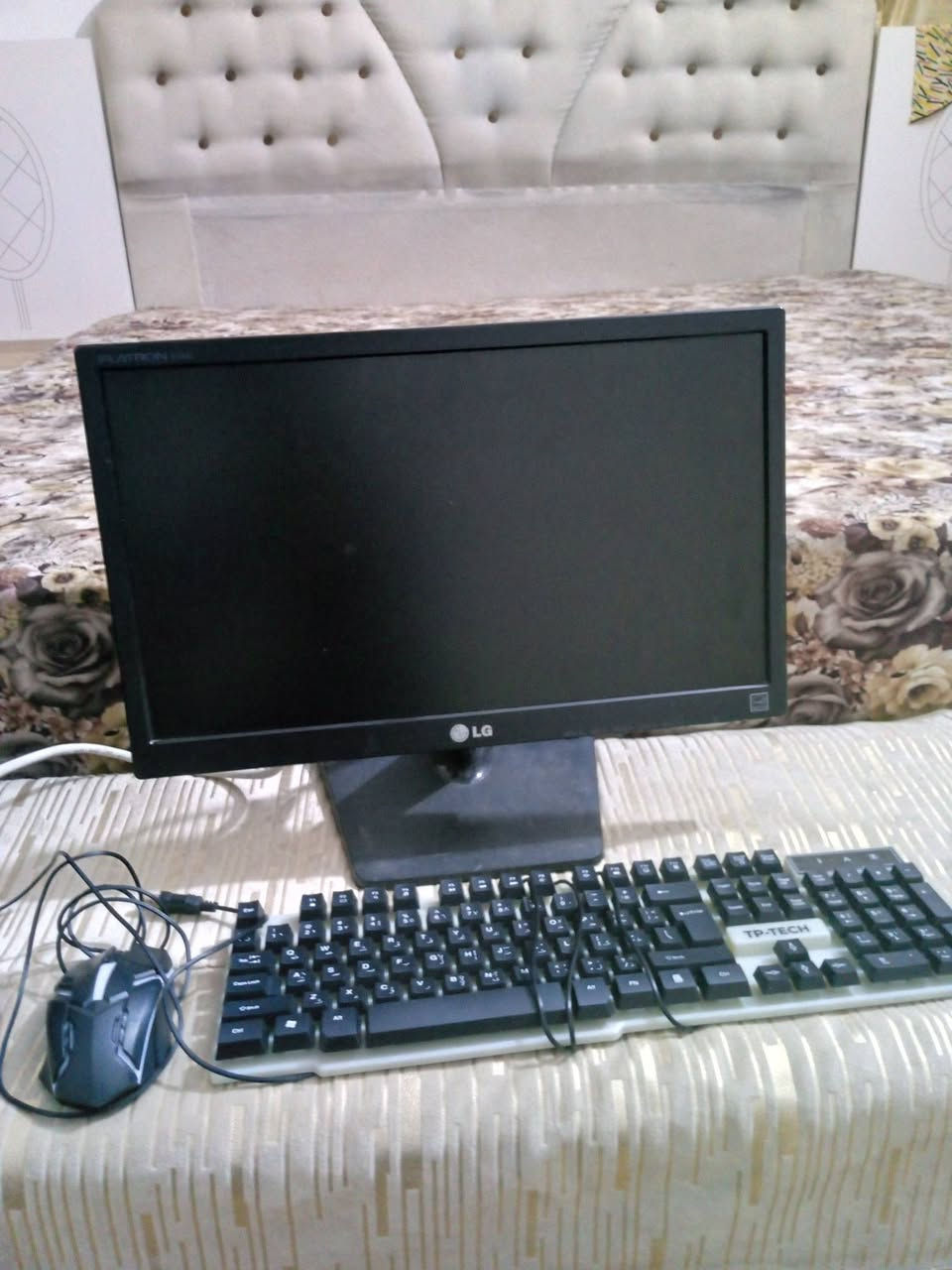 سلام عليكم حاسبة للبيع
8 كيكا 
هارد 500
حاسبة كلش نضيفة مستعلمة تقريباً شهرين 
مكلف بالنشر... توصيل ماعندي السعر 150 وبيه مجال
مكاني بغداد الحسينية ***********
