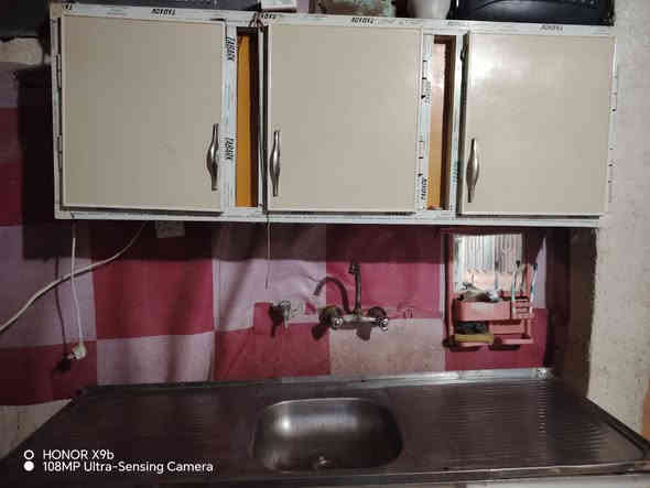 كاونترات للبيع اثنينهن ١٧٥وبيهن مجال 
اللي يريدهن يتصل ع الرقم ***********
