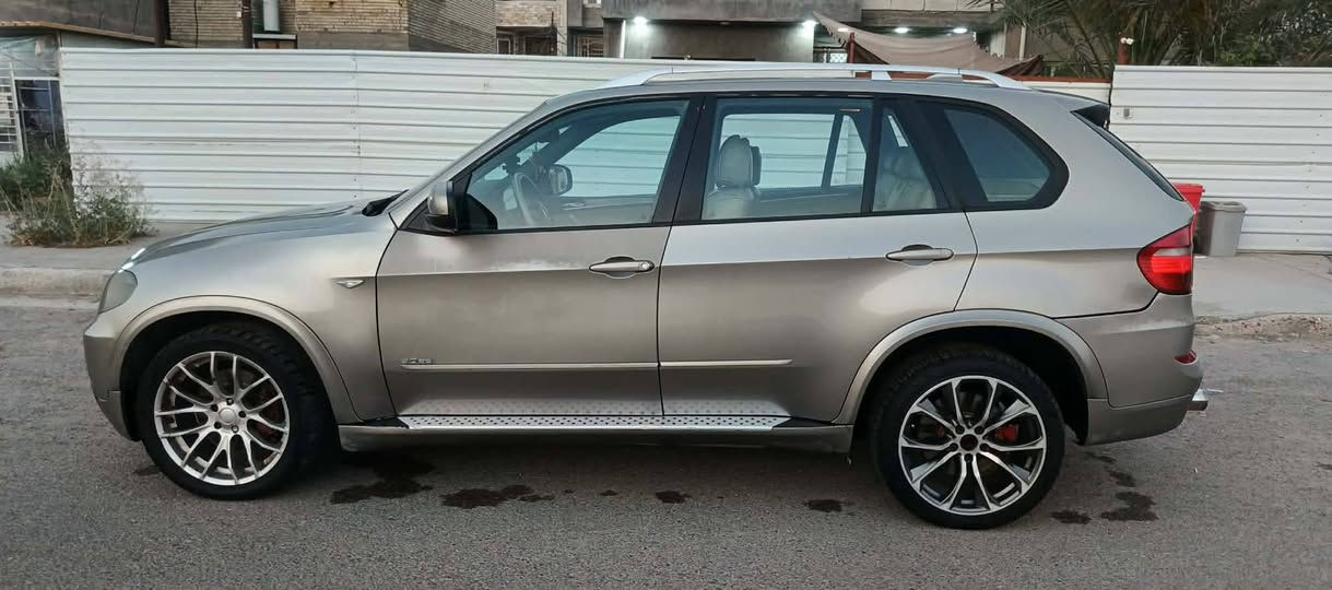 السلام عليكم BMW X5 E70 موديل 2008 كاز محرك M57N2 
السياره باسمي مكفوله من الضربه والصبغ 
السياره ابيعها بدون محرك او مراوس 
محركها حاليا شغال بس الكيس مضروب من جوه ومفرغه دهنها 
مكان السياره بغداد المحموديه 
السياره الله شاهد ورسوله صايره عليه فوك ال130 
قيموها باليرضي الله
***********
