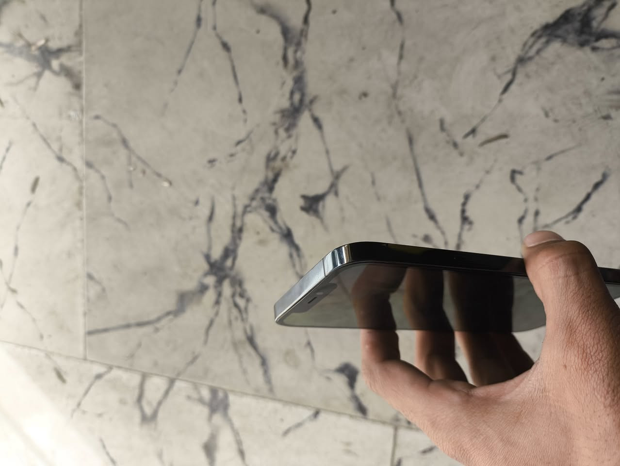 ايفون 12 pro max للبيع 
مبدل شاشه وبطاريه 
السعر 325 الف 
جهاز نضيف وشوفة عينك
رقم واتساب +اتصال للاستفسار 
***********
غير متواجد علفيس
