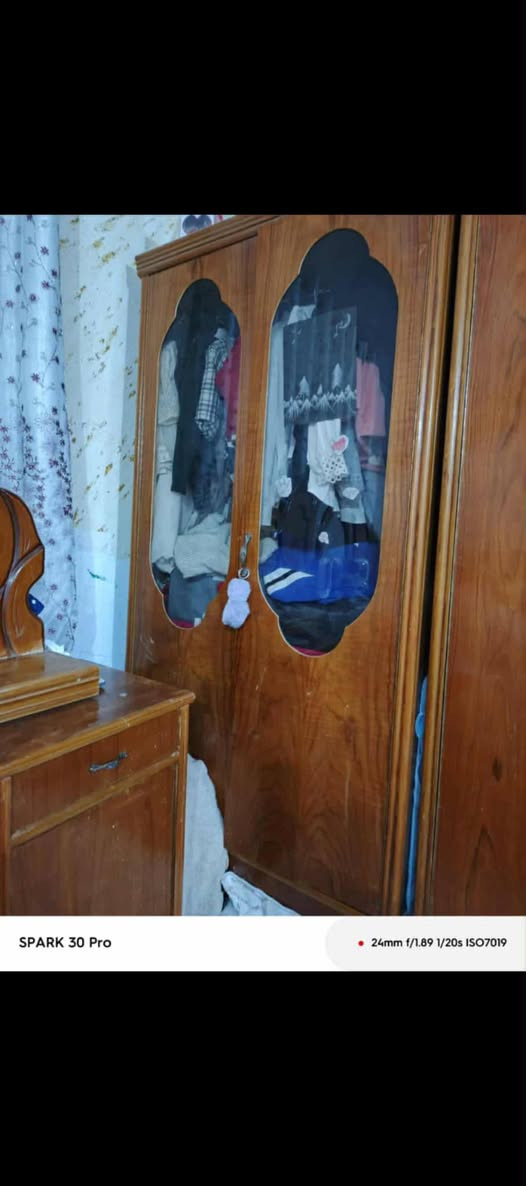 السلام عليكم توجد غرفه نوم للبيع شغل درجه أولى بسعر ٨٠٠ وبيه مجال بسيط و للاستفسار الرقم *********** / ***********
