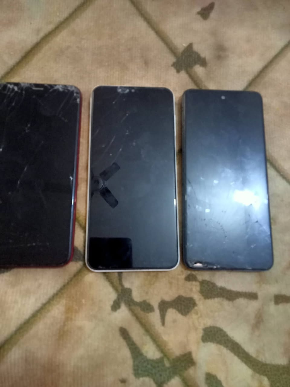 عوزهن بس شاشه كلهن ب30 
***********
