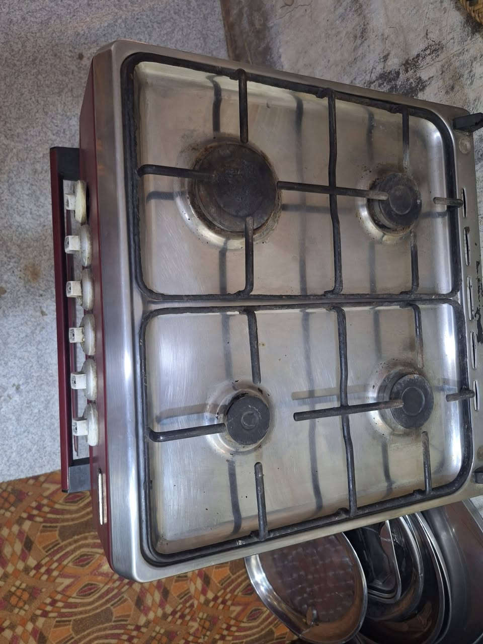 طباخ فرن اربع عيون شغال كله للبيع  مكانه زبير ***********
