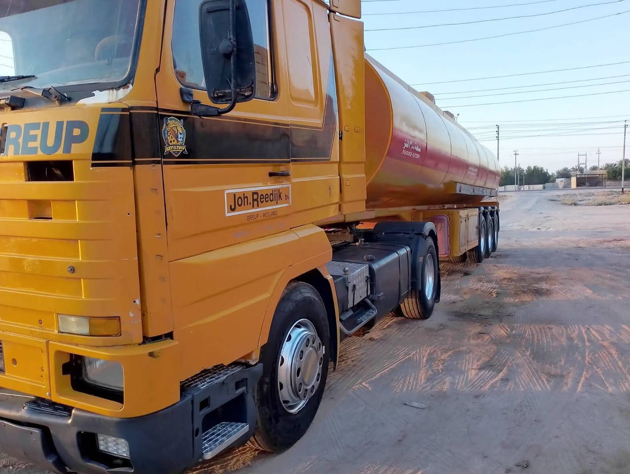 سلام عليكم... سكانيا 113مديل 1996 گير 4×4 صهريچ سحال مكينه فول نظافه سياره مفعله GPS مع شهاده تكييل.. رقم بصره.. تخم تاير  .. المكان بصرة قضاء الدير الاستفسار ‏‪***********‬‏
