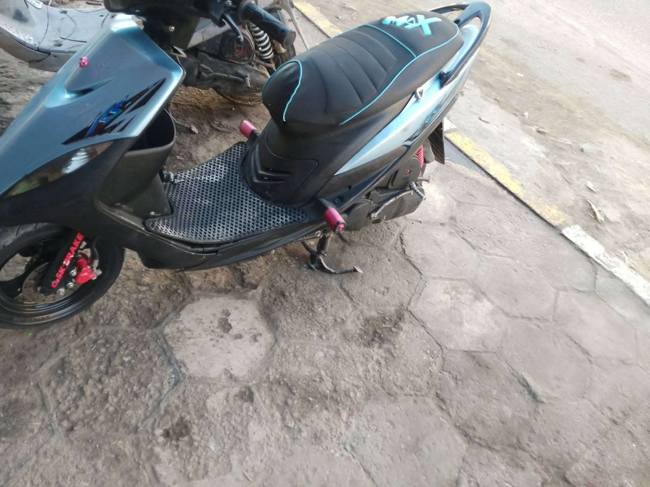 ماكس عداله صاله شهرين طالعه من الحاويه وصله وياه 900 متوازي عله بعيته ***********
