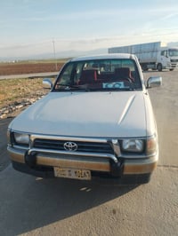 هايلوكس • ٢٠٠١ • ابيض