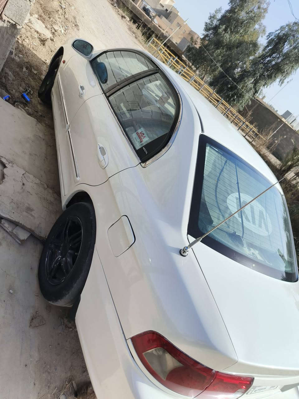 السلام عليكم اوبتمه 2004 جديده كير اوتماتيك محرك 2000 كله جيد سياره مال جناي سعر 50 (***********
