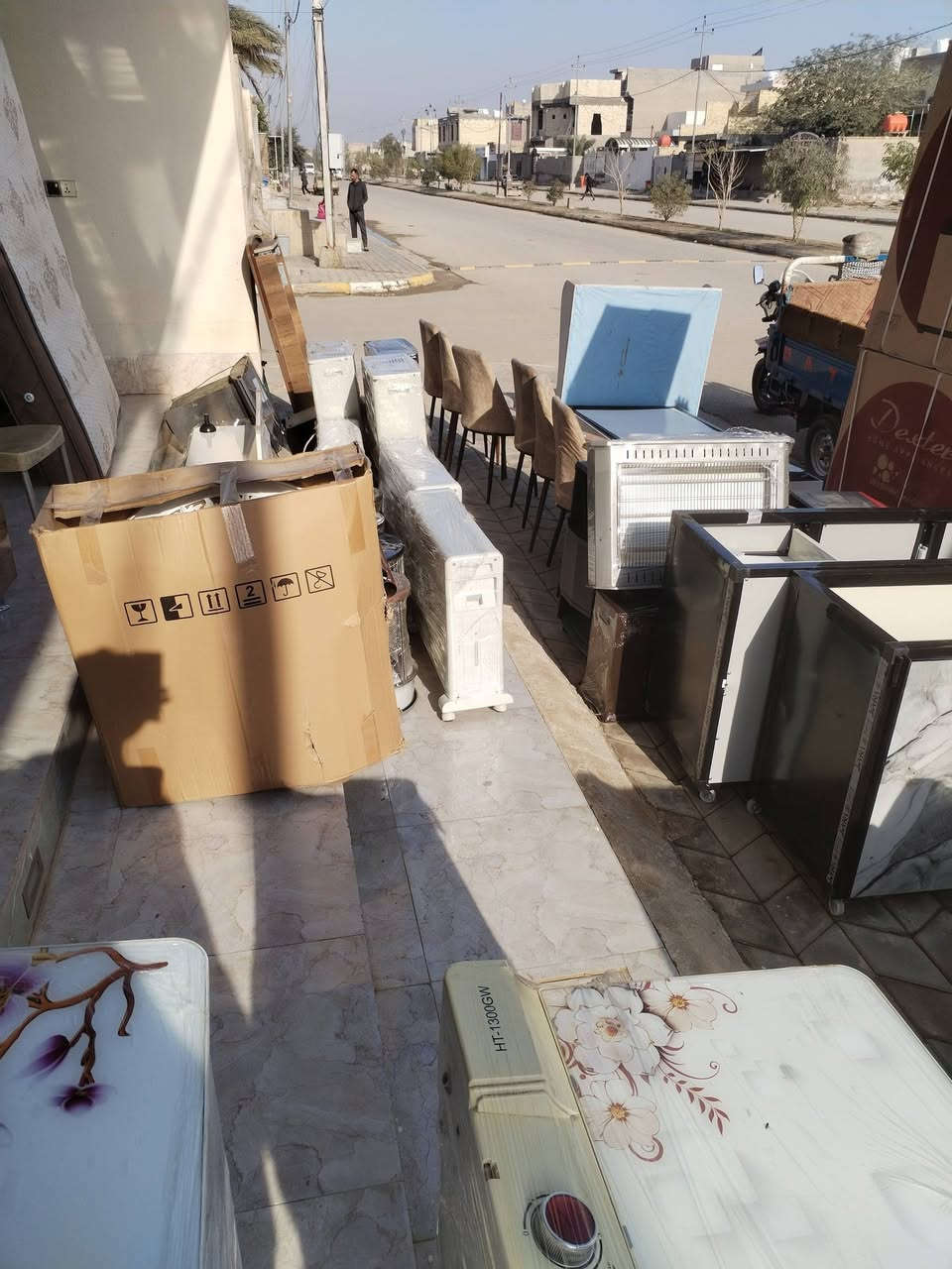 اللهم صل على محمد وال محمد بفضل الله وام البنين تم وصول حاويَة أثاث منزلي جديد ومستخدم العنوان واسط نعمانيه شارع جعفر الطيار مقابل معرض أبو نور للسيراميك اي استفسار مراسلة الصفحة او الاتصال على *********** /***********
