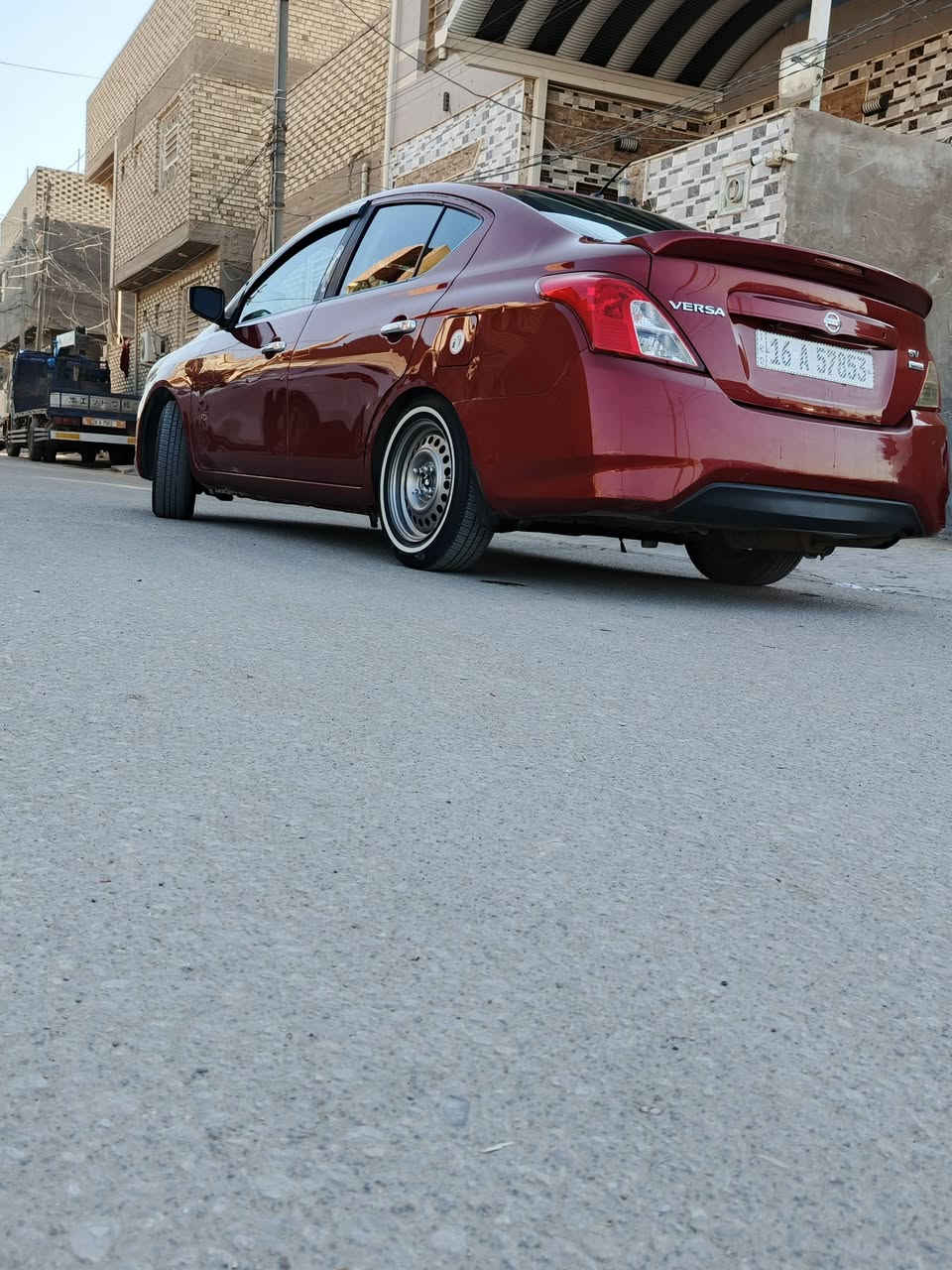 السلام عليكم نيسان فيرسا موديل 18 رقم الدول الجديد السنويه ال30بشهر ال11يلا تنتهي حبايب كلبي السياره بسمي شخصين تاخذ مني مداور ثاني يوم
السياره بيها ضرر من امريكا فقط جاملغ امامي جهت العبري  و بل عراق صار بيها قطعتين صبغ و بيها تعدل خفيف بل لغد 
السياره جديده ما عايزها اي شي مكينه و كير و حداديه خير من الله تبريد تخم تاير ابو الخطة ويل حجم 15
داخل اسود اربعه جام كهربائ السياره جاهزه من كلشي
كاعيه جلد تحكم ستيرن 
 كامره خلفيه حساس خلفي 
منضومه زنزن بيها السياره 
و بل عافيه ع ياخذها
 اخواكم و خادمكم امير النعماني مكاني نجف كوفه حي ميسان 
السعر المطلوب 87وبيها مجال  
***********
