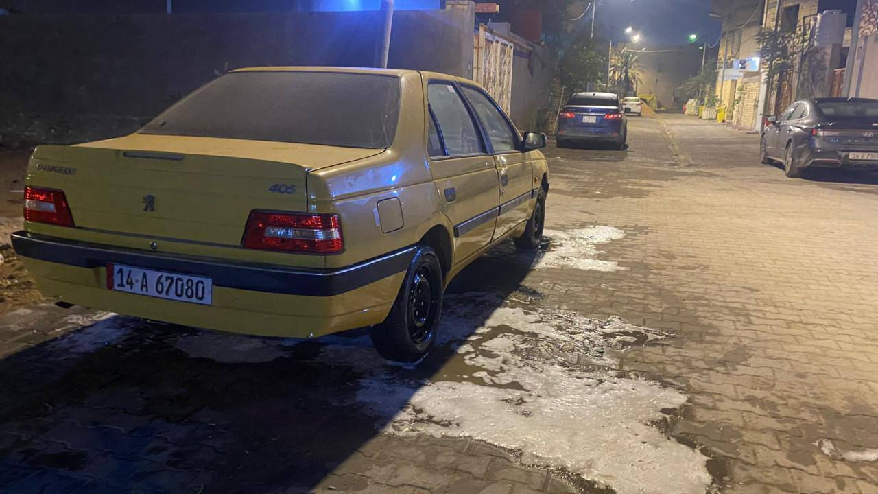 سلام عليكم مره خصه الادمن محترم 
بيجو اربع ميه وخمسه 405
موديل 2016 مكفوله بس بيها باردات مكانات 
سنويه 2030  رقم جديد ومشتري من راعيها شرعي رايدها 38 وبيها مجال قليل 
رقمي *********** البصرة, العراق
