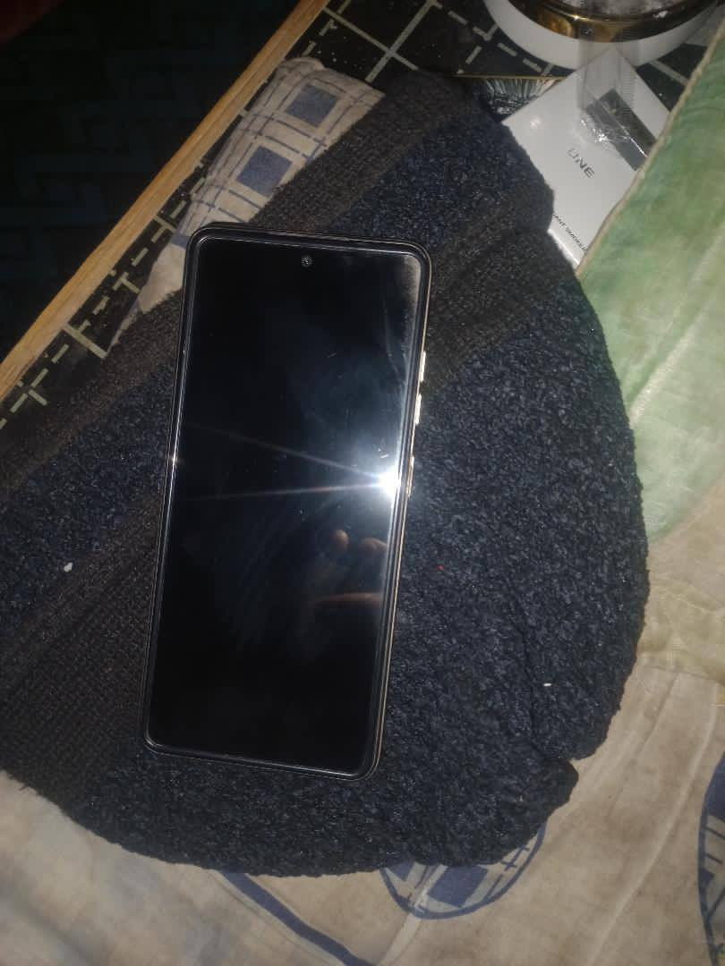 سلام عليكم جهاز للبيع مكفول من كلشي سعر  100وبي مجال اتصل ***********
