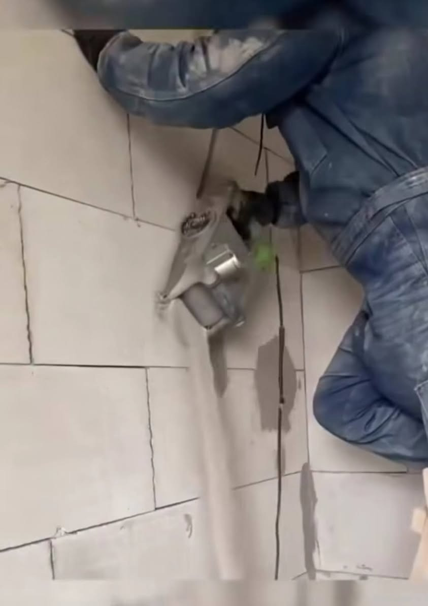 سلام عليكم
عندي هذا دريل حفر تأسيس بواري او للكهرباء ، جديد بالكارتونة كلشي ويا كامل
ب ١٥٠ الف فقط


**إذا كنت صاحب هذا الإعلان وتريد حذفه لأي سبب، رجاءا أرسل رسالة إلى الدعم الفني**