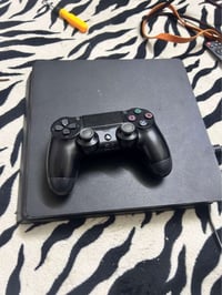 بلاي ستيشن 4 • سليم 1تيرا • ما يقرأ القرص