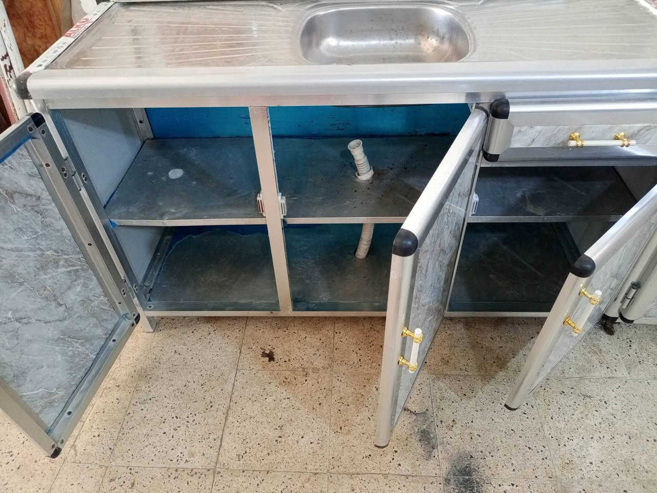 مستعد لشراء الكاونترات .
متاح .
كاونتر مستعمل 3 قطع .السعر 350 الف .العنوان قادسيه 2 قرب جامع ذياب العراقي
***********
***********
متوفر واتساب
