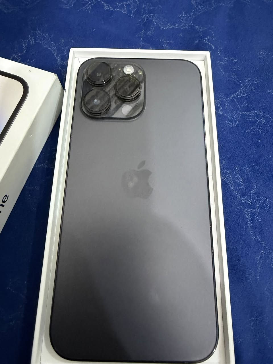 السلام عليكم،ايفون 14 pro Max ￼للبيع، التلفون ماستر اخذته من ￼ bubble￼￼ store اول ما نزل كارتون وكلشي وكاله مال ابل،￼ شرق اوسط بطاريه 83، 256 گيگا بايت بس الحواف مشخطه قليل بسبب الكفر بي حواف السعر 850الف🔥***********
