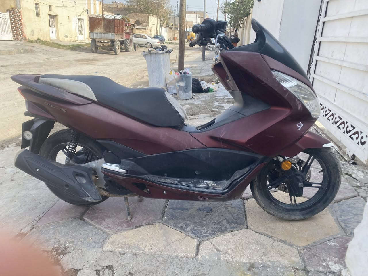 بي سي اكس يابانيه خوان  دراجه حلوه.
ومرتبه مكينه زلال 11 وبيه مجال بصيطط

هـ ***********
