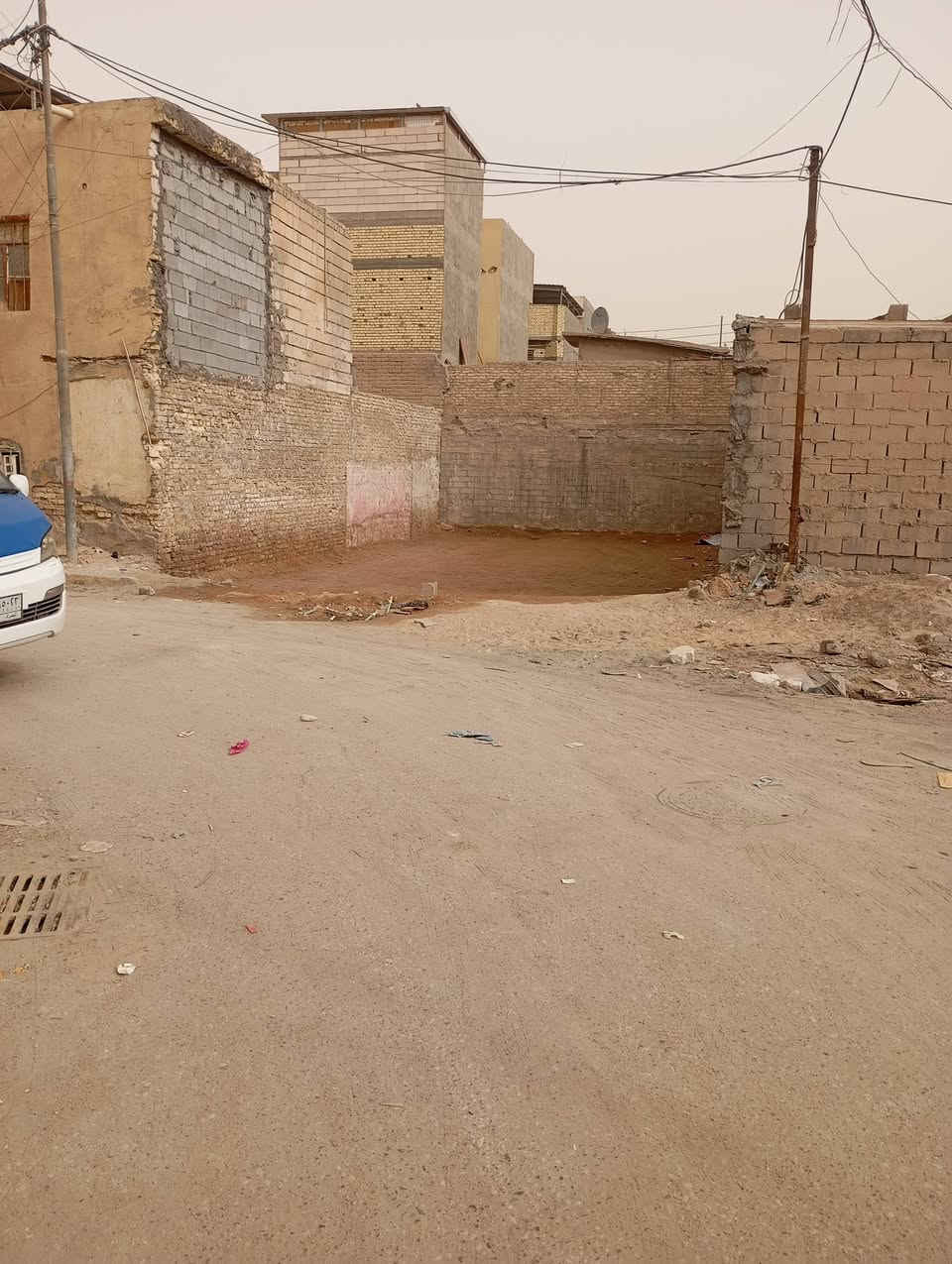 ياالله سلام عليكم توجد قطعه للبيع للبيع مساحه135م طابو صرف تحويل بسم المشتري بالمطيحه قريب على شارع الزيتون خدمات كامله وجيران كلهم ذهب للاستفسار*********** مكتب عقارات البصره حي الزيتون
