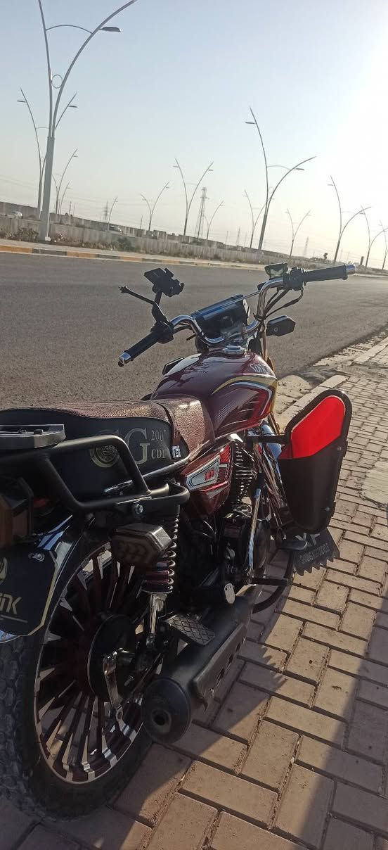 سلام عليكم.
دراجه 24 شكل 25  محرك 200 دراجه مناقصها شي رايدها ب750 او بيها مجال او مراوس بدراجه نضيفه هم يرهم 
خابرني او تدلل ***********
