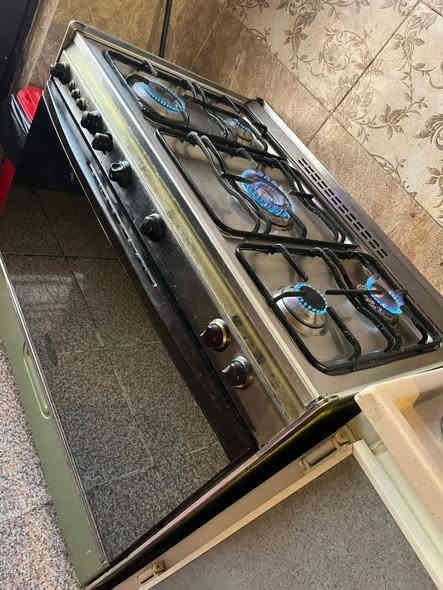 السلام عليكم
للبيع طباخ كريازي اصلي باب اول 
شغال 
عنواني الدورة قرب ابو طياارة
***********
