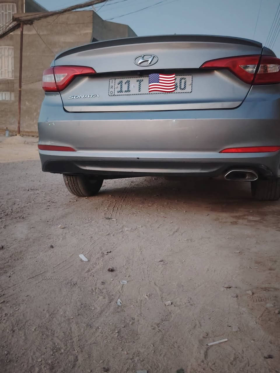 السلام عليكم  للبيع
سوناتا موديل 2017 
وارد امريكي رقم بغداد   الدولي / ماشي 100سياره داخله كلين بل عراق صار بيه تبديل قطعتين بدون دواخل سونار مرفق بل منشور 
مواصفات نص فول 
محرك 2400  
داخل رصاصي 
تخم تاير جديد
السياره جاهزه وجديده 
والسعر124 وبيه مجال بسيط 
والشراي يتفضل هذا رقم*********** العنوان بابل  غير متوجد عل فيس
