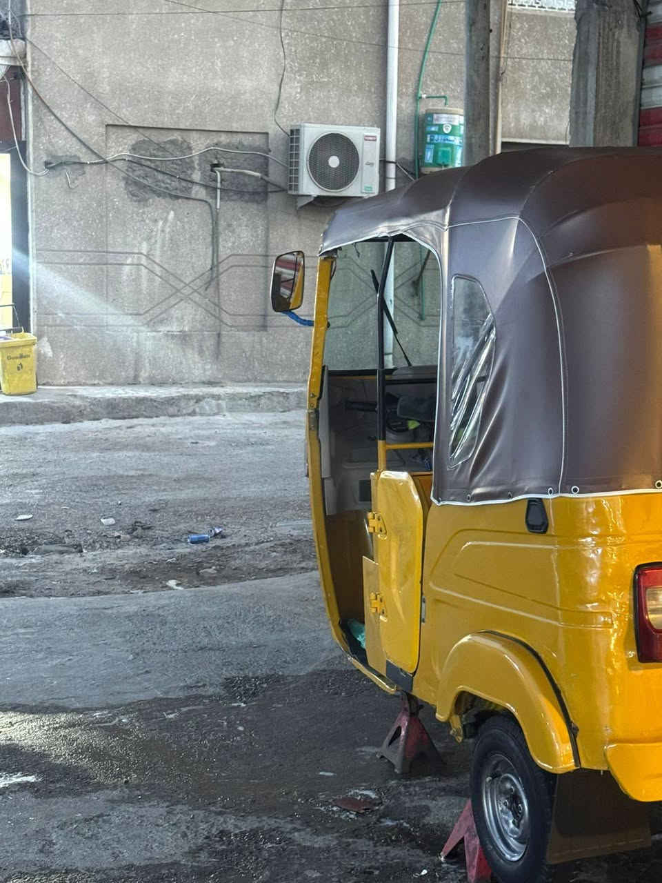 تكتك للبيع٢١ السعر ٨ وبيها مجال بيه بارد بلغد قليل وفوك البك لايت قليل تكتك حلوه مكان بغداد الجديده ***********
