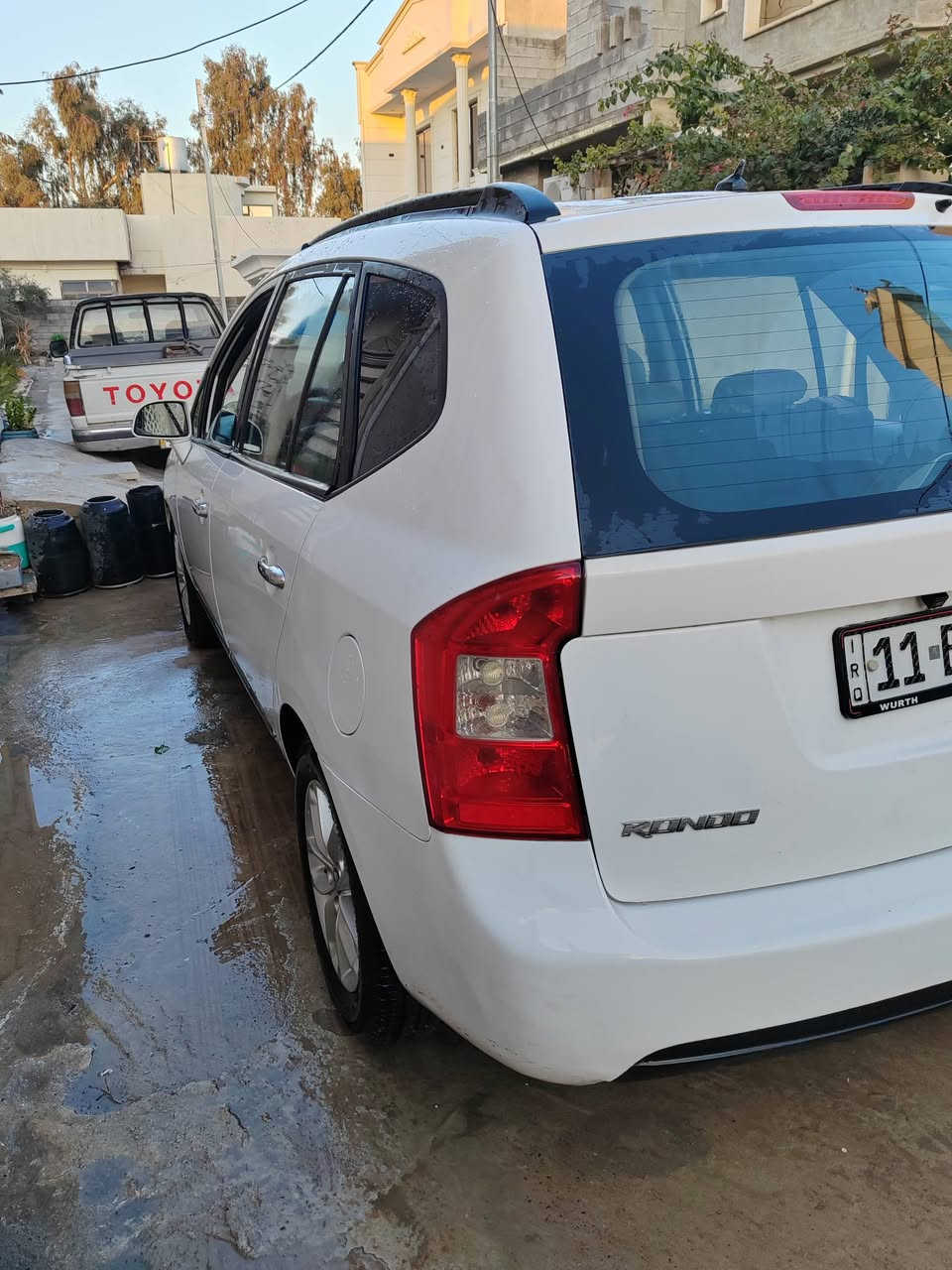 السلام عليكم ورحمة الله وبركاته
كيا روندو 2008
محرك6 سلندر 2700 
 رقم بغداد الحديث باسمي شرط التحويل
وبالموصل تتحول وبكل المحافظات
مكان السيارة الموصل جانب الأيسر 
كوبون بانزين 
كير ومحرك شرط
وتبريد وتدفئة
ضررها ربع الجاملغ الخلفي الايمن
وباب الخلف السايق صبغ
بدون دواخل شرط وبيها ملاحظات سياره
بجاملخ الامامي الايمن معدل عل بارد
كروز سرعة
تايرات جديدة
طخم شرط
تبريد قطعتين
السعر 109 

السيارة تحتاج جام امامي فقط
للإستفسار الاتصال على الرقم
***********
