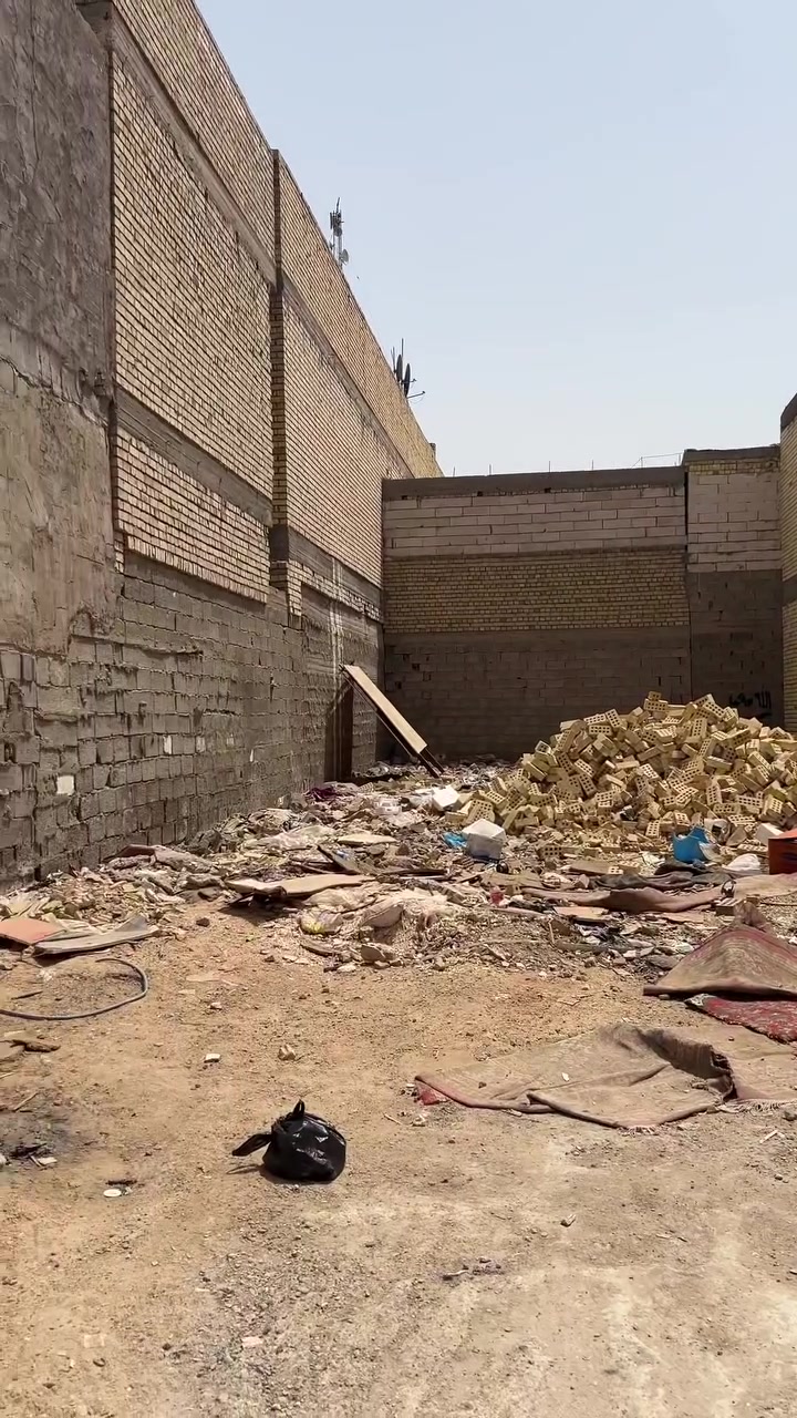 قطعة أرض موقع مميز الصحفين نهاية شارع 15 خلف اسواق جدو المساحة 110 السعر 70 مليون للاستفسار ***********
