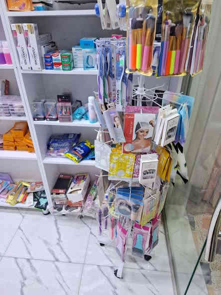 مكياج بيع بسعر الجمله كلهن
مواد تجميليه+منضفات بشره+غسول+شامبوات+ركسونات 
مع الرفوف بسعر مناسب 
كوت فلاحيه ***********
