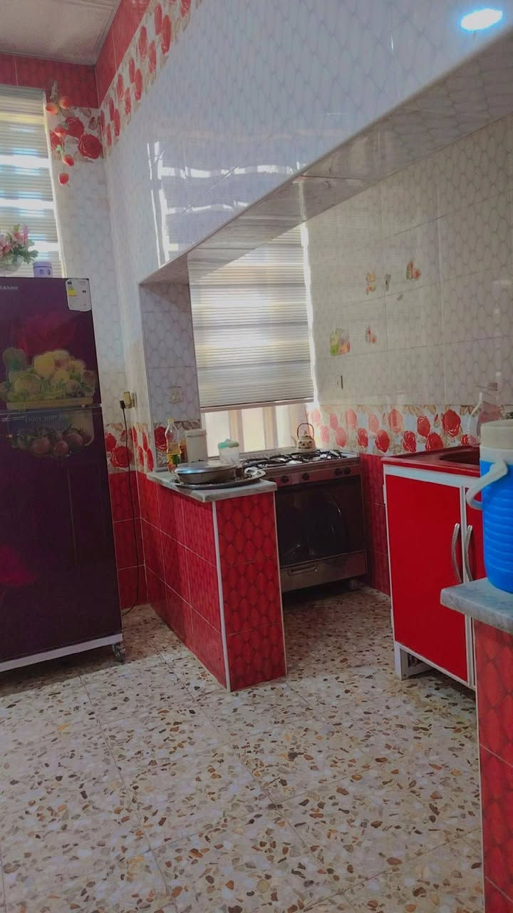 بيت للبيع بمنطقة سيد علاوي قرب جسر بربوتي والكورنيش الجديد المساحة ٢٠٠م بناء حديث مُسلح يحتوي على استقبال وصالة وغرفة واحدة ومطبخ حار وبارد وصحيات متكاملة بالإضافة إلى كراج للسيارة

للاستفسار الاتصال على الرقم ***********.
