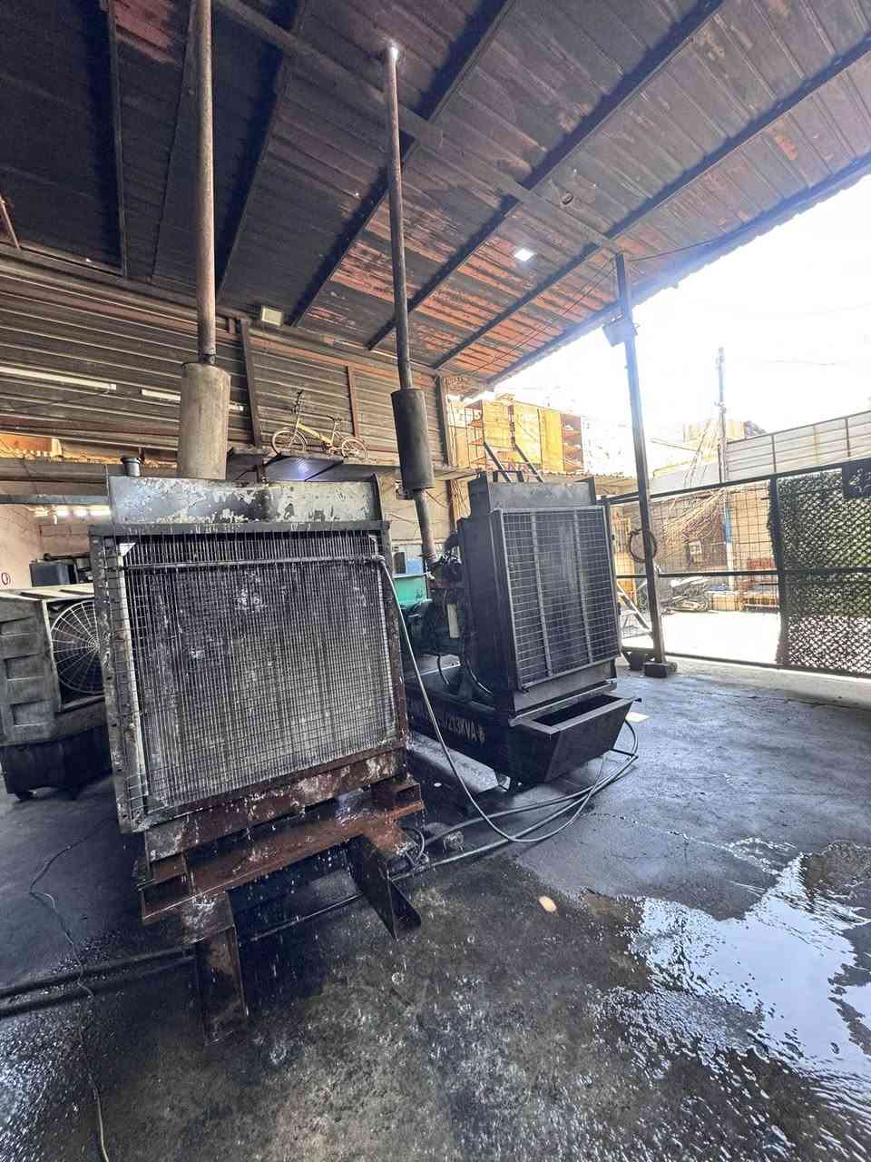 سلام عليكم موقع للبيع حمل 700 أمبير وقابل للزياده بي مكاين ثنين كمنز 24  بي حصه 200 كيفي وبي تانكيات 9000 آلاف لتر مكاني بغداد المشتل *********** 
***********
