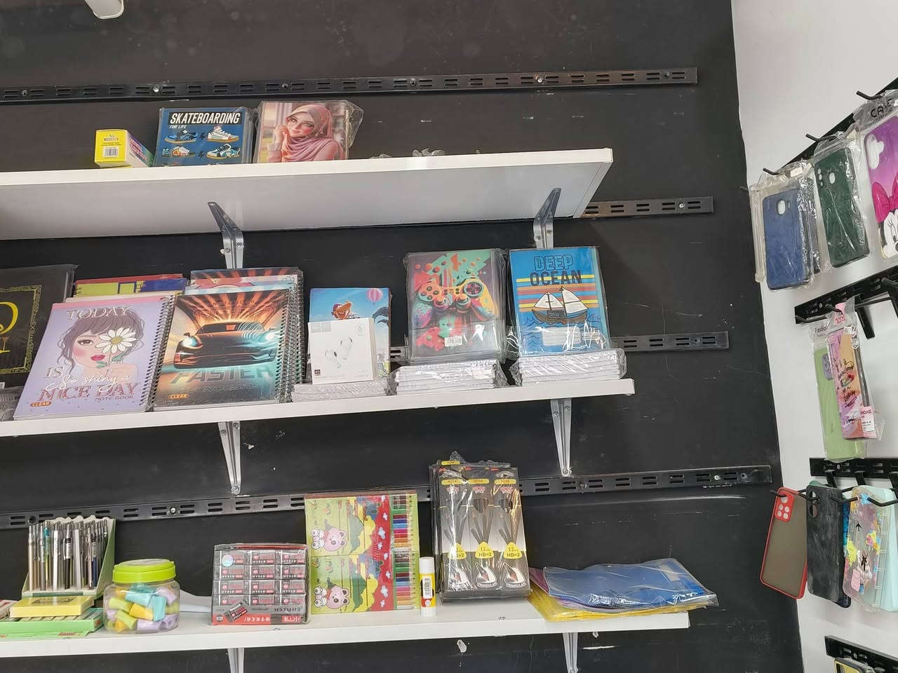 محل متكامل من اكسسوارات وقرطاسيه
وكما موضح بصور ادناه 

معروض للبيع وللتفاصيل اكثر الاتصال 
العنوان كركوك واحد حزيران قرب الحصو والرمل مجاور معمل الخزانات 

***********+وتساب
