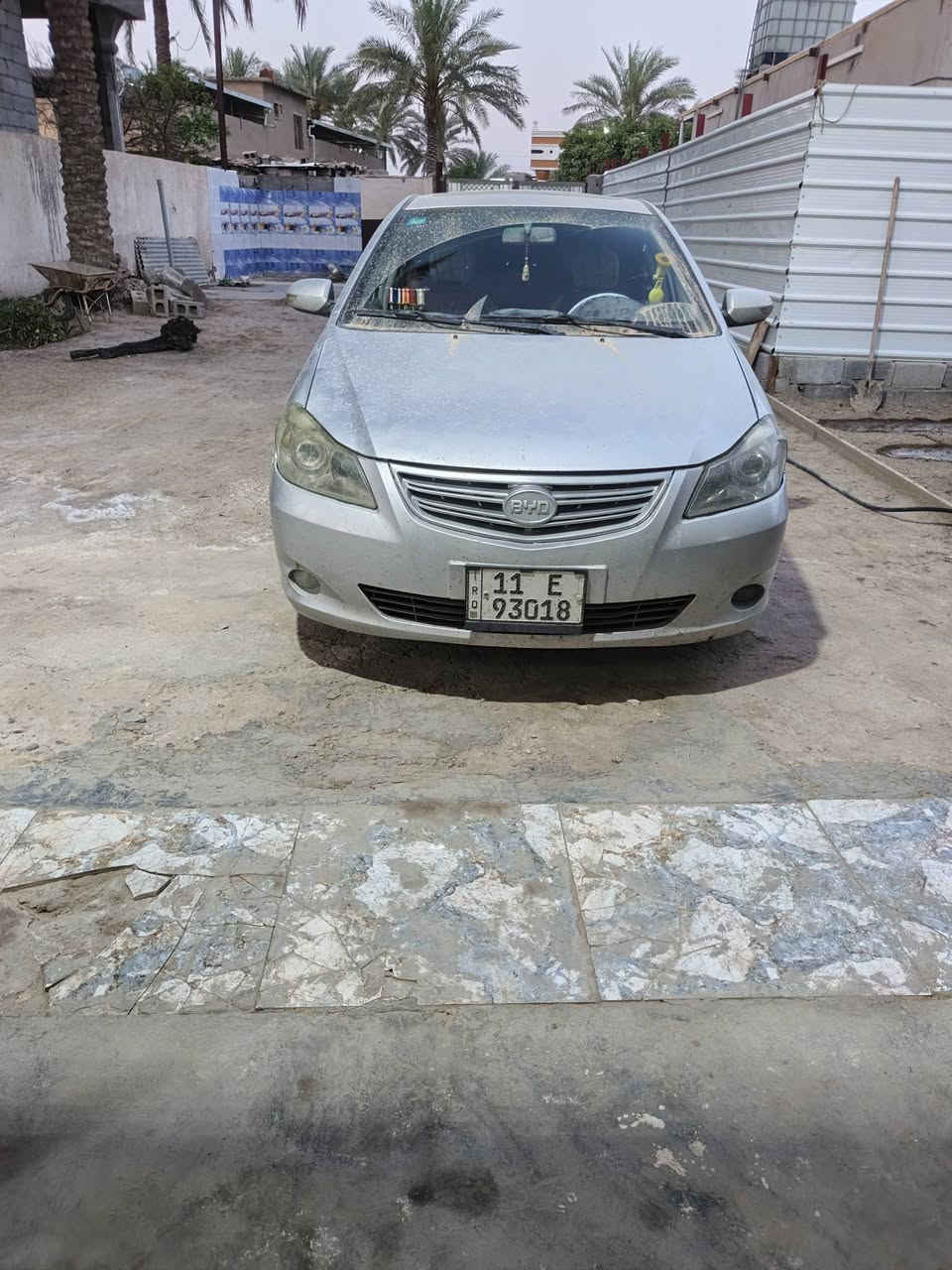 السلام عليكم BYD G3 للبيع موديل 2013 رقم بغداد انكليزي تحويل مباشر
كير مكينه بلادي كير أوتوماتيك تخم تاير جديد تبريد شغال منضومه كامله جديدة صدر 70% كهربائيات كلها شغاله بيها قطعتين صبغ بدون دواخل جاملغ وباب صفحة السايق للعلم الكير شاده مال حاويه 
مكان السياره بغداد اليوسفيه *********** السعر 53$ وبيها مجال
