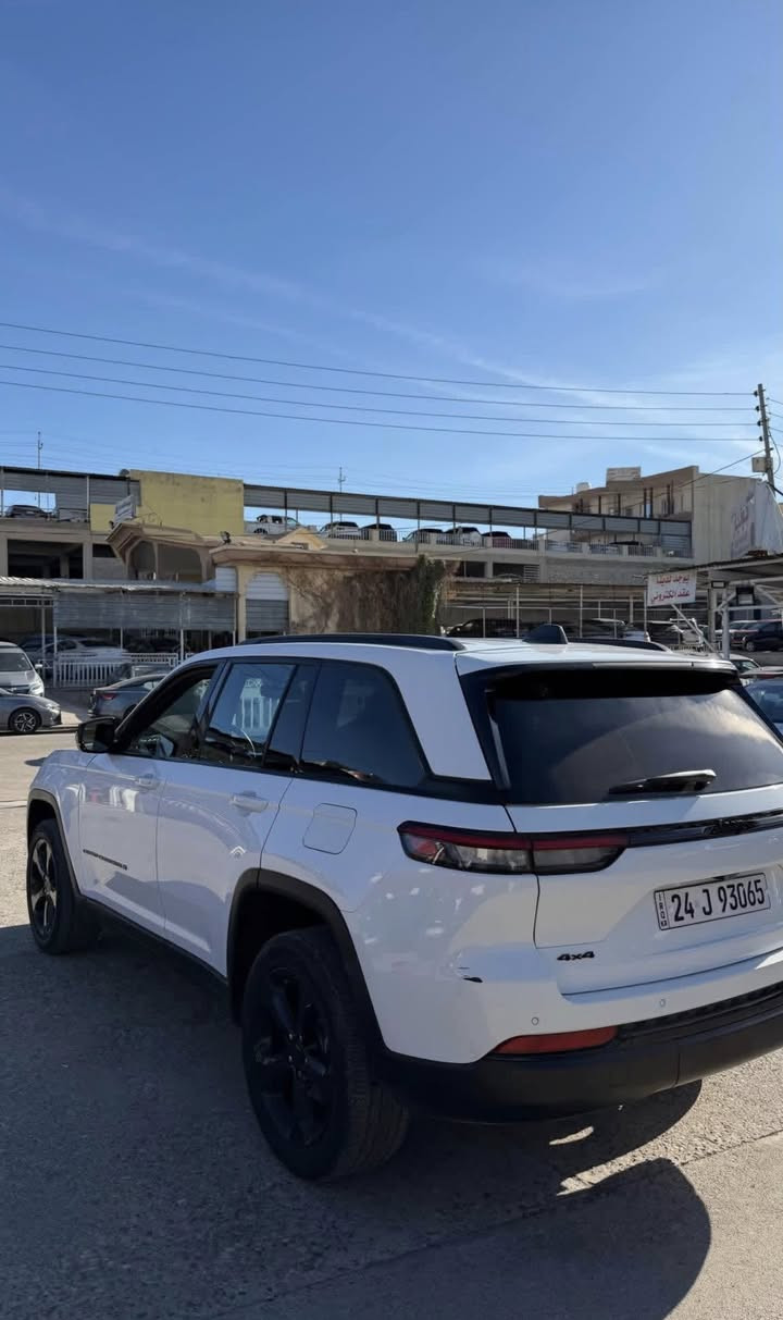 السلام عليكم
جيب گراند شيروكى 2023
سعر :252 
حجم المحرك : 3.6L(6سلندر )
ملاحظة : فقط بوند و چاملغ صبغ 🛑 بدون نقطه دواخل ✅
ارباگ سستم بلادى ✅ 

الموصفات :
فتحة 
فورويل 4x4
شاشة الكتروني 
بصمة تشغيل
بصمة 4 ابواب
تشغيل عن بعد (𝐑𝐄𝐌𝐎𝐓𝐄 𝐒𝐓𝐀𝐑𝐓)
هاند بريك بصمة 
شاشة دشبول ديجيتال
رادار امامي (تحديد مسار)
رادار جانبي  (نقاط عمياء)
رادار خلفي 
حساسات امامي
حساسات خلفي 
نظام : 𝐄𝐂𝐎
نظام : 𝐍𝐎𝐑𝐌𝐀𝐋
نظام : 𝐒𝐏𝐎𝐑𝐓
كشنات هيتر
تحكم استيرن 
استيرن هيتر
تبريد لمس
تبريد مركزي 
لايتات ليد وعدسة زينون بيلادي
بيلاجكتور 𝐋𝐄𝐃 بيلادي
بكلايتات 𝐋𝐄𝐃 بيلادي
ويل كروم
وبعد هواية مواصفات …
‏ ‎تفاصيل اكثر الاتصال علی ارقام التاليه 

‏ ***********
‏
