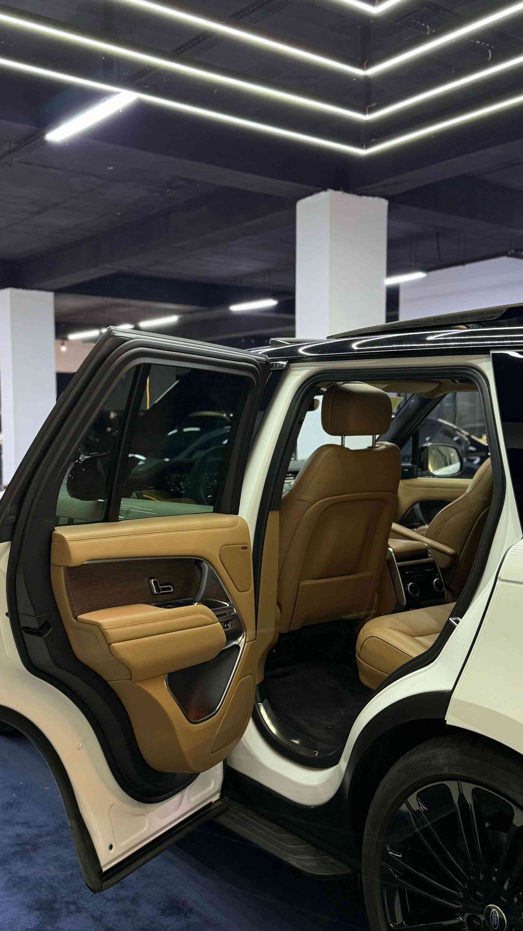 RANGE ROVER VOGUE 2024 clean title Black edition 18,000mil Sport edition Usa import Call for price: *********** *********** مشاهير_تيك_تول عرب_تيك_توك_امريكا #بغداد#
