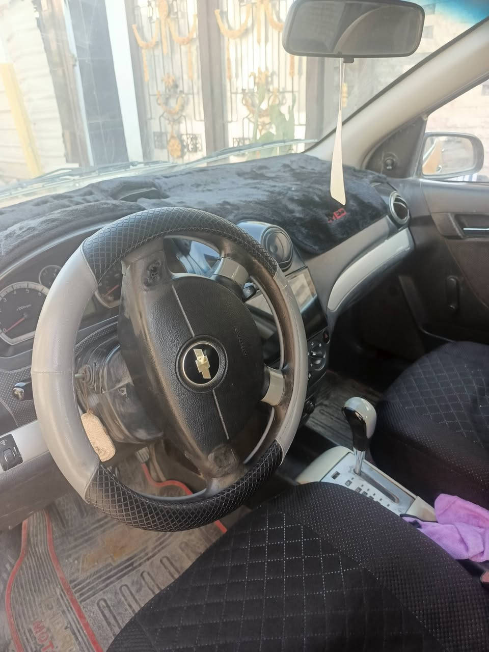 سلام عليكم أفيو موديل 2007 وارد امريكي  رقمها أحمر بغداد كير ومحرك مكفول وتايرات جدد وصدر جديد هيئه مصفره لغايه 2026 شرط التحويل  السعر 35 مكان بغداد ***********
