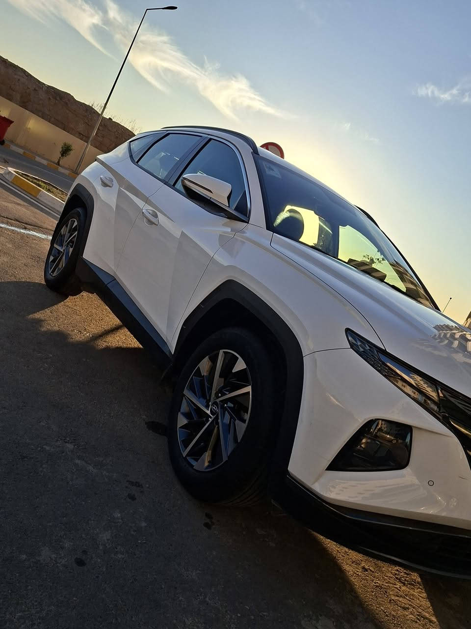 سلام عليكم 
توكسن ٢٠٢١ خليجي
بدون ضرر بيها ١٠ نقاط حالوب بل سقف وكلش ناعم 
سياره بسمنا من الشركه وبسمنا 
ماشيه ٩٢ كير ومكينه شرط 
سعرها ٢٠٠ وبيها مجال قليل 
***********
