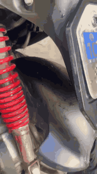 السلام عليكم دراجه ماكس عدله نضيفه بوشه 55 نضافه 100٪ بيهة تزويد ويلاه وقبق عنبار وصدر امامي للبيع***********
