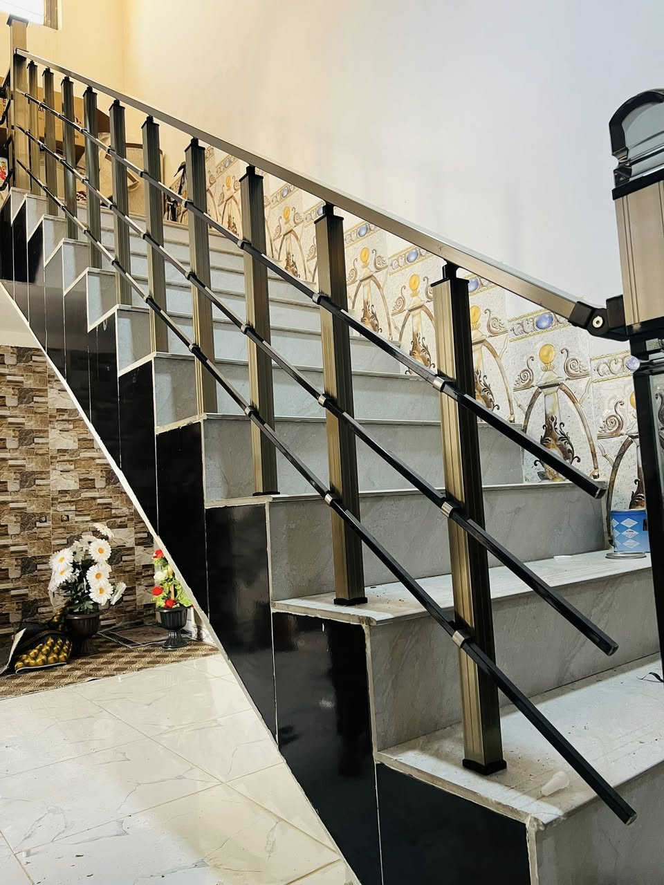 أعمالنا مستمرة ومتواصلة 😊⚒️🏠
جانب من أعمالنا  في ناحية العباسي في منزل الأستاذ سامي سليم ومبروك لأصحاب الدار🌹

تم تجهيز المنزل بمحجر درج  بوري مربع مواد تركية💯💯
❎السعر مناسب جداً
❎يتميز بالمتانة
❎مقاومة عالية ضد الصدأ

متوفر لدينا كل أنواع المحجرات بكافة الألوان والأشكال 
مربع ودائري وكذلك الجام والملكي
دقة وضمان في العمل والمواد
الأسعار مناسبة جداً وتنافسية. وبنظامي القسط والنقد
شعارنا الدقة والأتقان في العمل💪

للأستفسار
*********** 
 *********** واتساب
